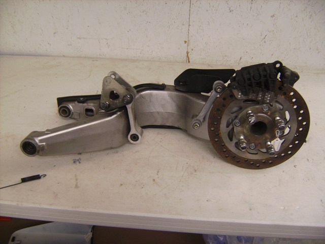 mini-swing_arm_rearhub1.jpg