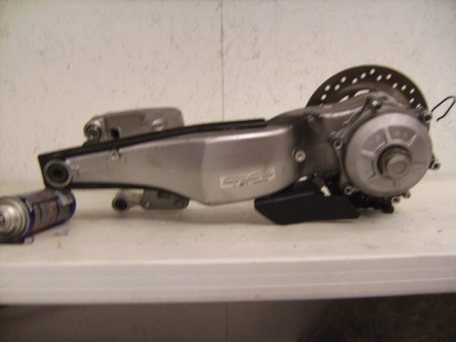 mini-swing_arm_rearhub2.jpg